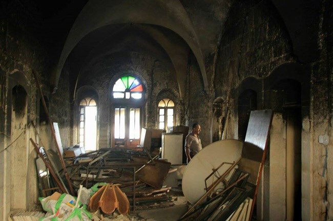 Ein Feuer brach am Maroniten St. Charbel Kloster im Wadi Maali Nachbarschaft von Bethlehem in der besetzten Westbank
